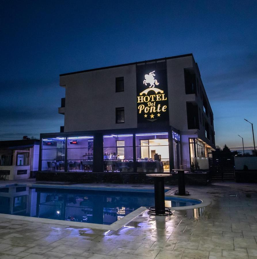Hotel Del Ponte Targoviste Eksteriør bilde