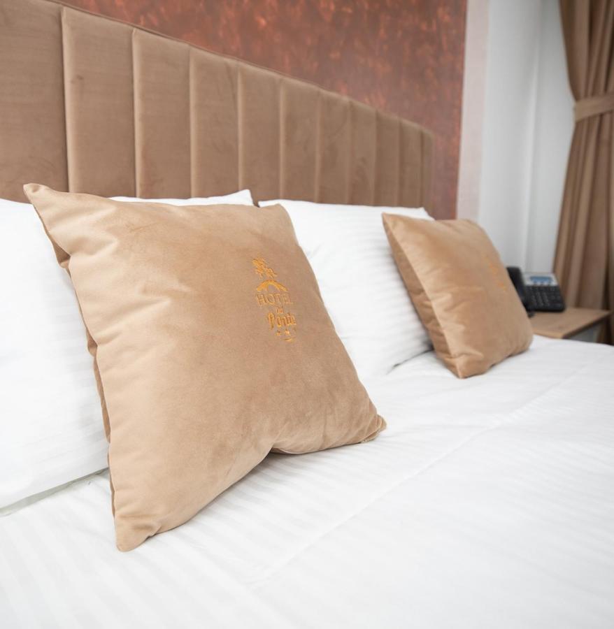 Hotel Del Ponte Targoviste Eksteriør bilde