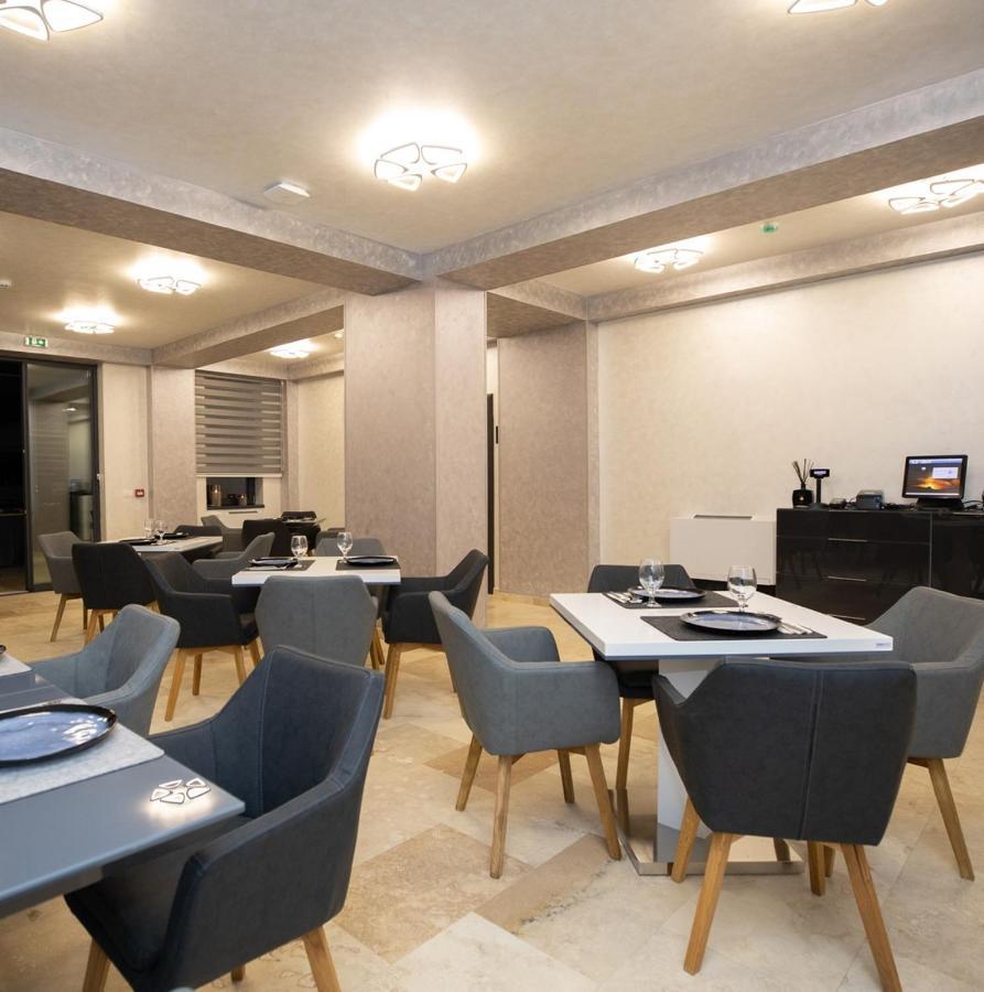 Hotel Del Ponte Targoviste Eksteriør bilde