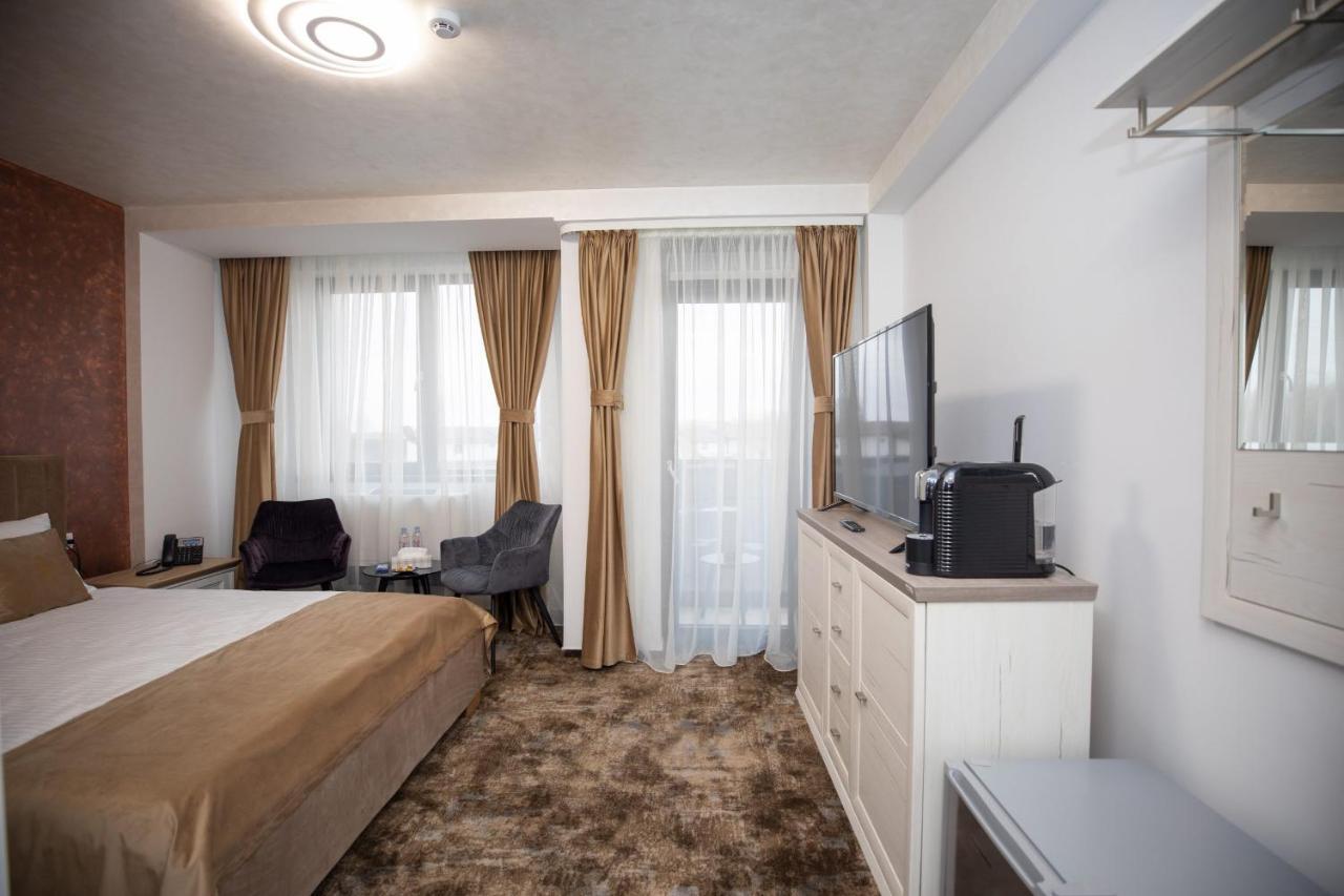 Hotel Del Ponte Targoviste Eksteriør bilde
