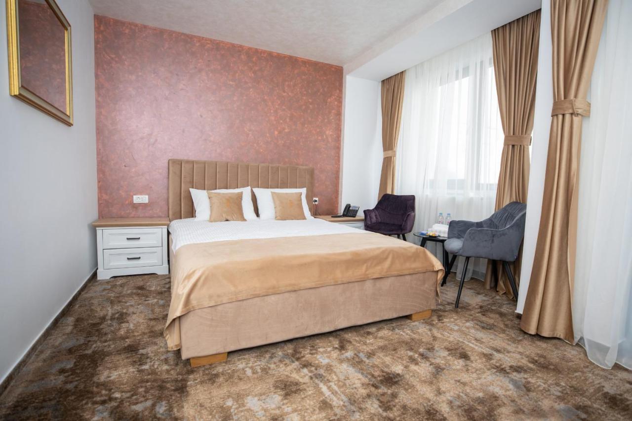 Hotel Del Ponte Targoviste Eksteriør bilde