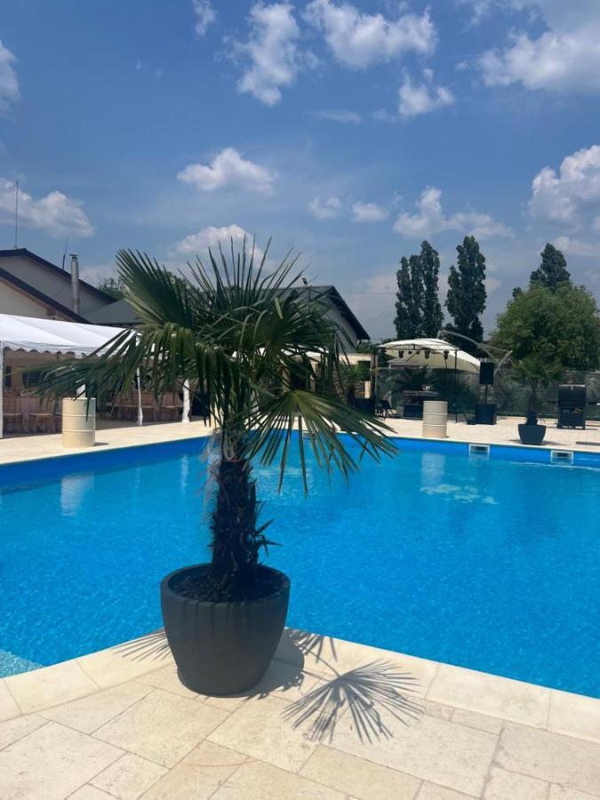 Hotel Del Ponte Targoviste Eksteriør bilde