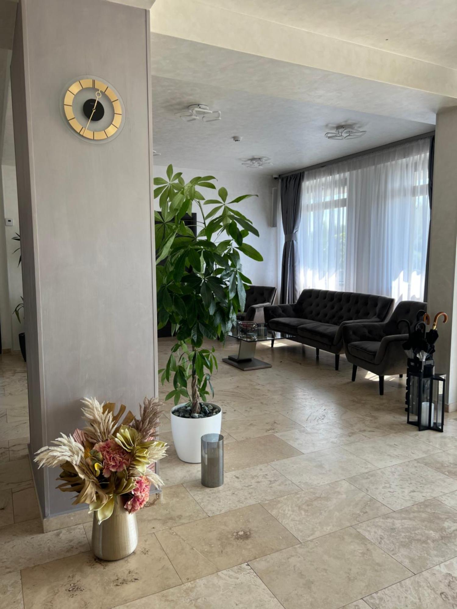 Hotel Del Ponte Targoviste Eksteriør bilde
