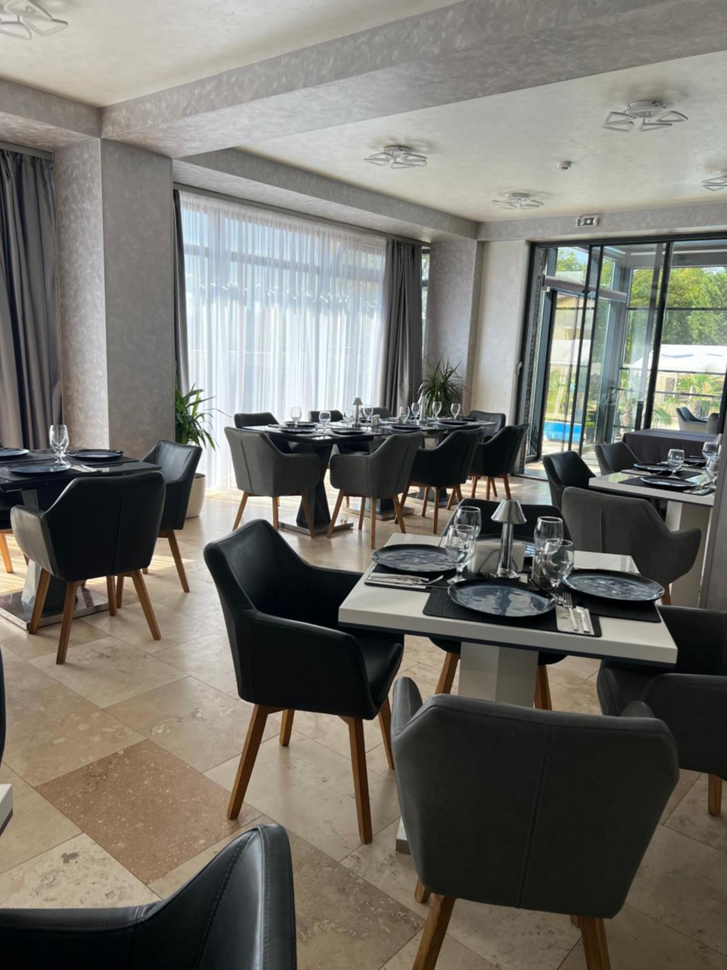 Hotel Del Ponte Targoviste Eksteriør bilde